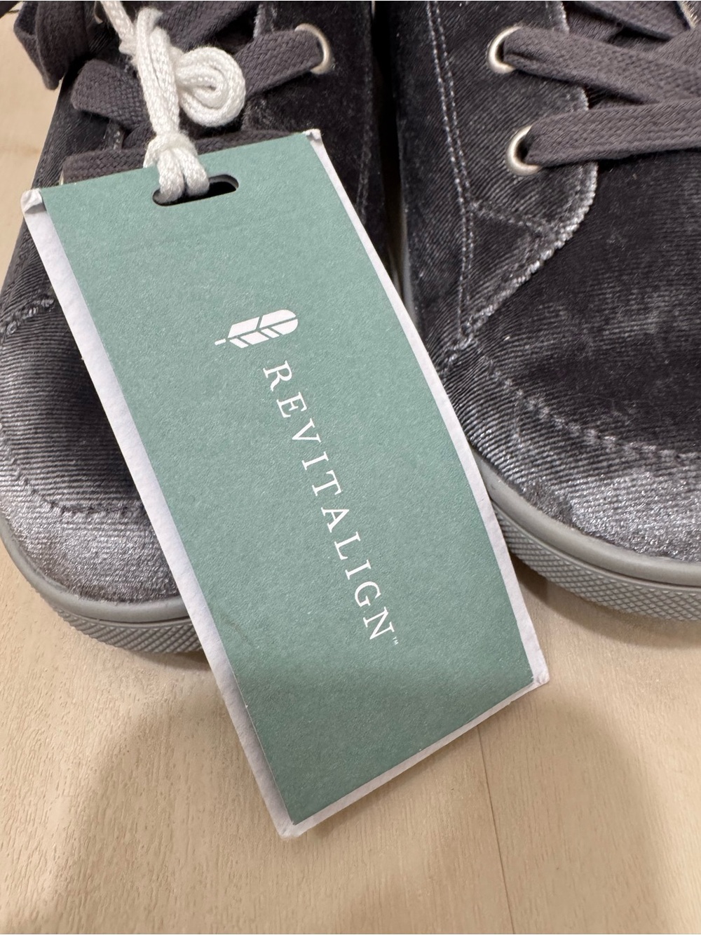 NWT Revitalign Santa Clara Betta Gray Shoe Orthotic Velvet Sneaker Women's 7 - Picture 6 of 13
